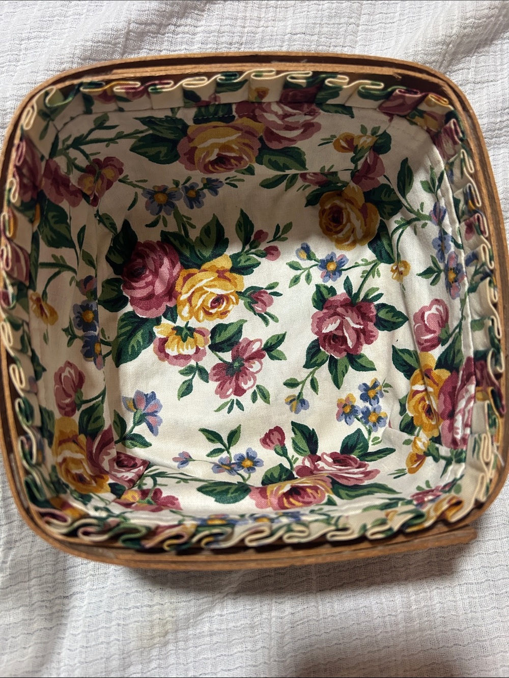 Longaberger VINTAGE Square Basket w/yellow and pink rose florals & plastic liner - Picture 4 of 5